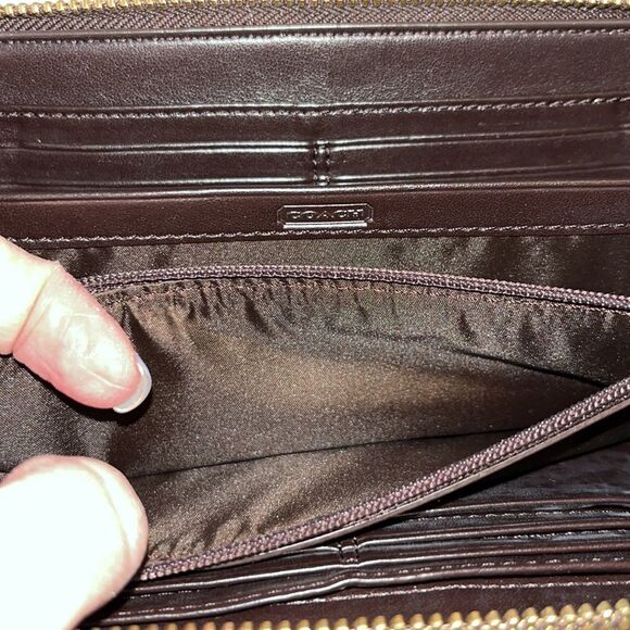 Coach Campbell Signature Buckle Zip Accordion Wallet - Picture 6 of 8